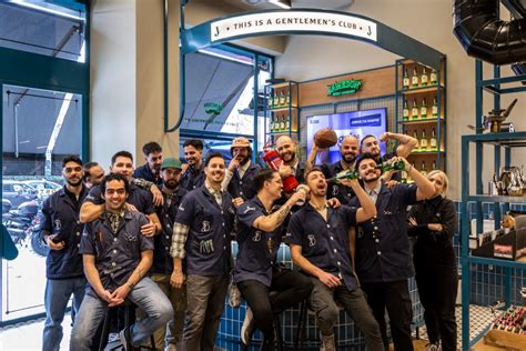 Roosters Barbershop Εδώ η τέχνη του barbering ανεβαίνει επίπεδα