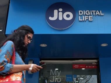 Jio Ties Up With Paytm Amazon And Flipkart To Deliver Big Cashback