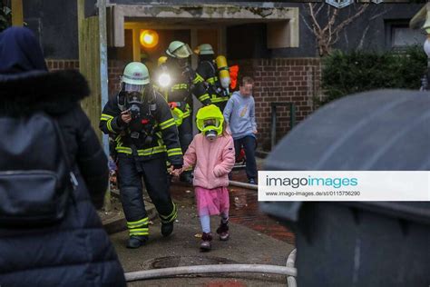 Nach Feuer im Müllraum 3 Kinder verletzt 22 03 21 Hamburg