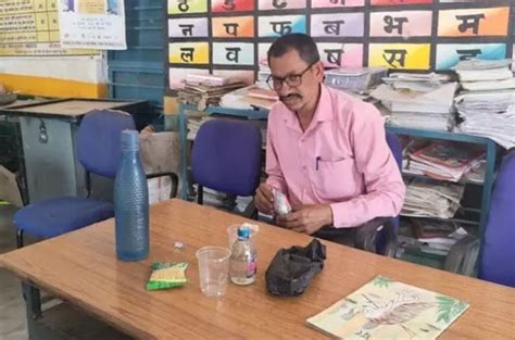 Teacher Dismissed शराबी शिक्षक नौकरी से बर्खास्त Deo ने की कार्रवाई