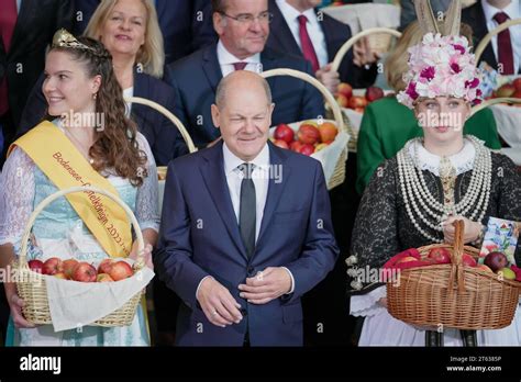 Apfelkabinett Verteilung Von Apfelkoerben An Das Bundeskabinett