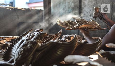 FOTO Geliat Perajin Patung Garuda Pancasila Bertahan Di Tengah Pandemi