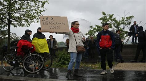 Franceses Protestaron Contra Reforma Laboral Aprobada Por Hollande