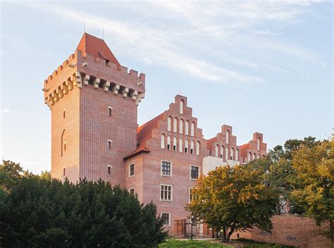 Muzeum Sztuk U Ytkowych W Zamku Kr Lewskim W Poznaniu Muzeum Narodowe