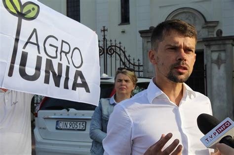 Trwa protest AgroUnii rolnicy mają dość bierności FILM i ZDJĘCIA