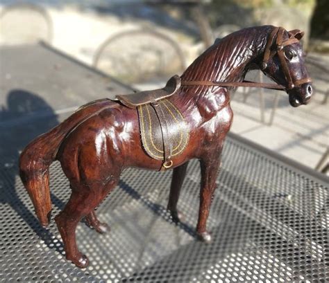 Figurine Cheval En Cuir En Vente Sur Pamono