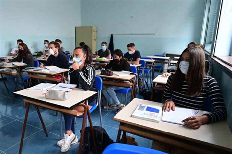 Scuola La Riapertura Slitta La Nuova Data Per Le Scuole Superiori