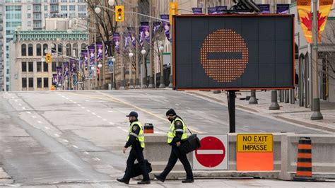 Hundreds march to protest deadly Toronto police shooting; officer ...