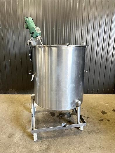 Used Sold USED 300 GALLON TANK 304 STAINLESS STEEL WITH MIXER At