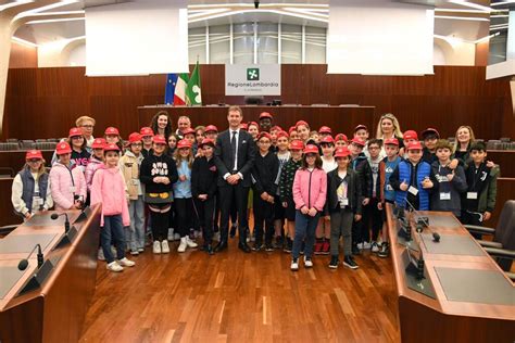 Scuola Primaria Di Lesmo 47 Alunni Oggi In Consiglio Regionale MBNews