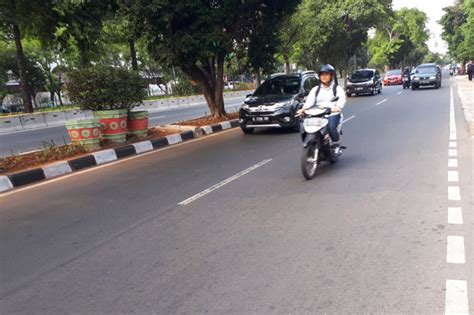 Uji Coba Perluasan Ganjil Genap Ruas Jalan Pramuka Lengang