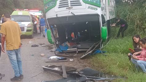 Grave Accidente De Bus Intermunicipal En Cúcuta Terminó Volcado En