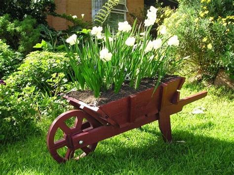 Diy Pallet Wheelbarrow Planter