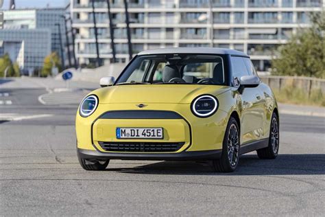 Der Neue Mini Cooper E Im Classic Trim Xityde