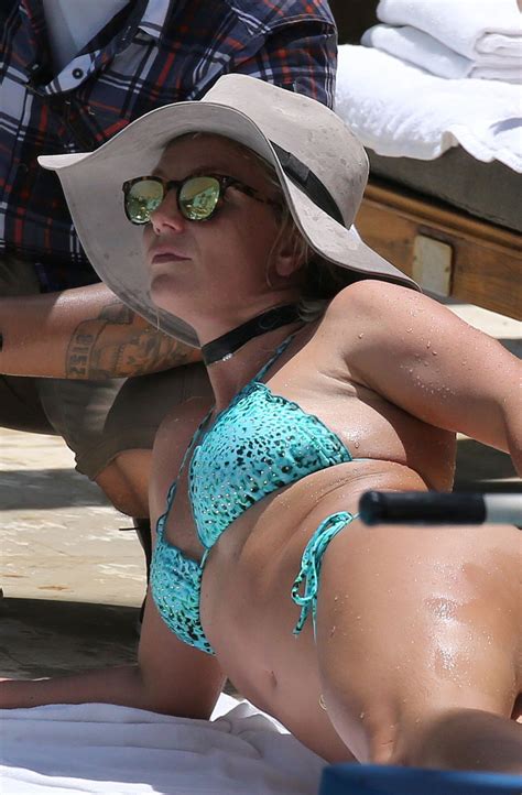 Britney Spears In Bikini At A Pool In Miami Hawtcelebs