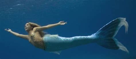 Pin On Mermaids Hannah Fraser Mermaid Photography Weird Sea