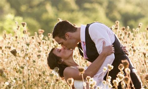 Single People Re Created Those Awkward Ass Wedding Photos You Always See