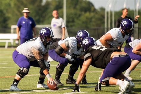 Holy Cross Crusaders Football