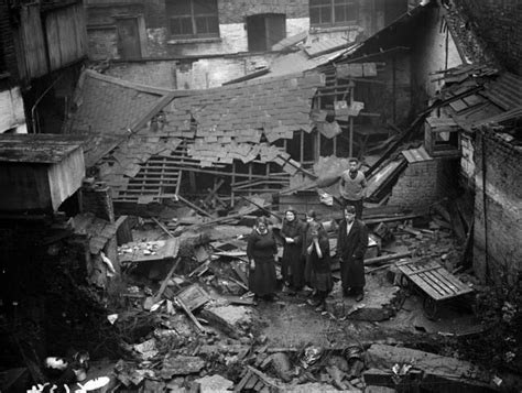 Historic Photographs From 1928 Thames Flood | Vintage News Daily