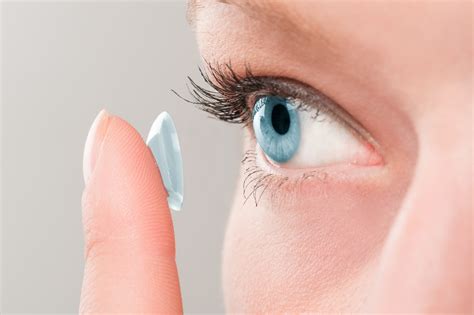 5 Things You Need to Know About Colored Contacts