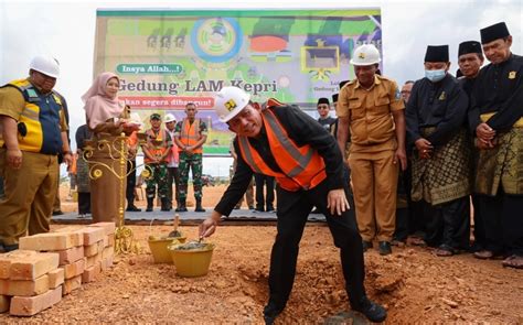 Gubernur Ansar Letakkan Batu Pertama Pembangunan Gedung Lam Kepri