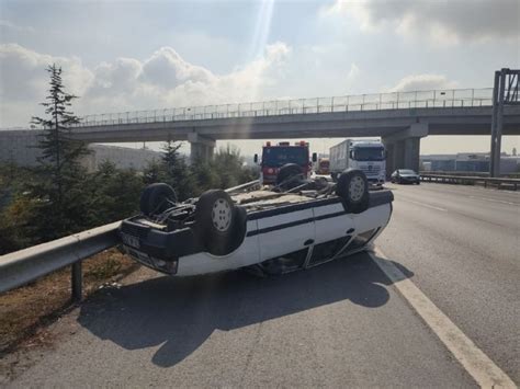 Kocaeli De Direksiyon Hakimiyetini Kaybeden Otomobil Takla Att Yaral