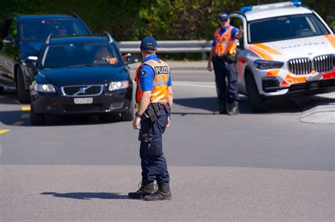 Donna Precipita Dal Ponte Dell Autostrada A Gravemente Ferita