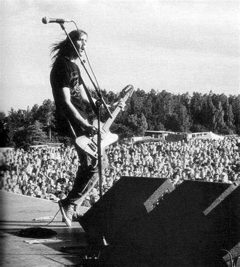 Krist Novoselic I Love How Tall He Is Definitely The Best 6 7 Bass