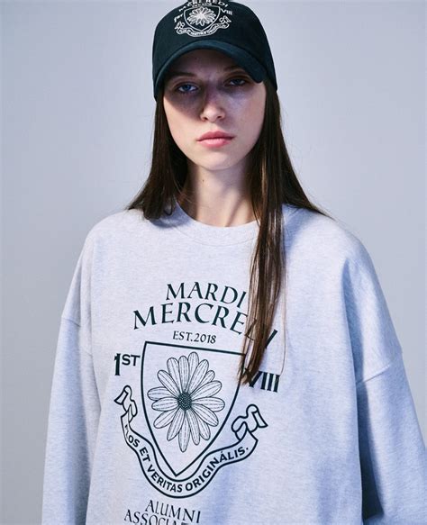 MARDI MERCREDI SWEATSHIRT ALUMNI EMBLEM 4col Unitplace2