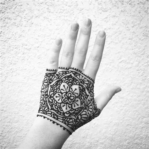 Henna Tattoo Artist - Bounce House Delivery