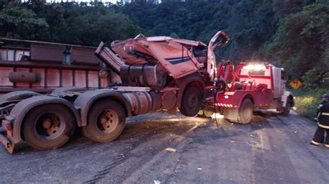 Fotos Caminhoneiro Morre Em Acidente Envolvendo Duas Carretas Em Sc