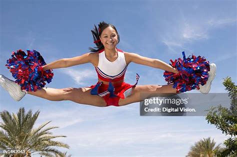 84 Cheerleader Doing Splits Stock Photos, High-Res Pictures, and Images ...