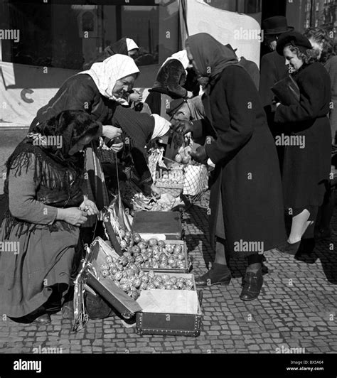 Easter Vendors Hi Res Stock Photography And Images Alamy