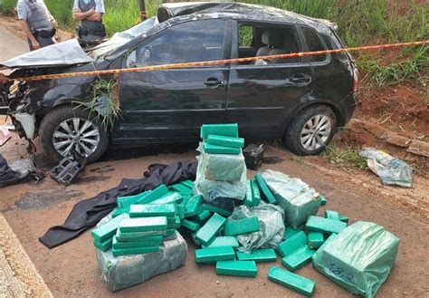 Diário de Tatuí Carro 468 quilos de maconha capota e espalha droga