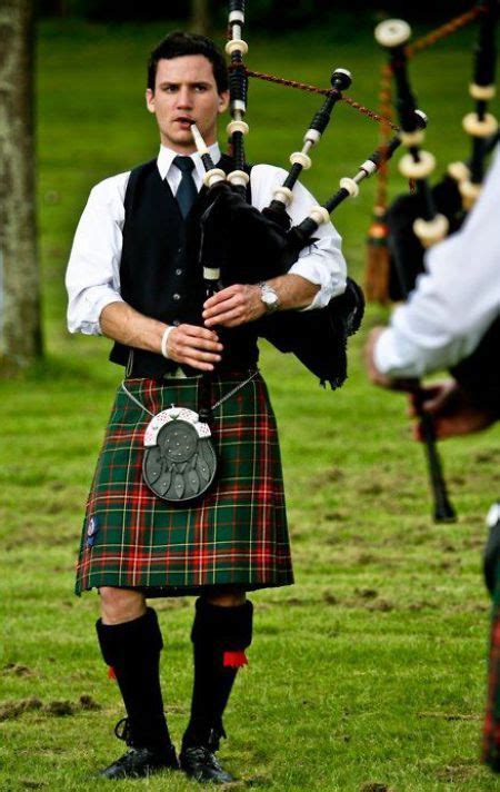 Traditional Dress Of Ireland Quite Uncomplicated But Well Made