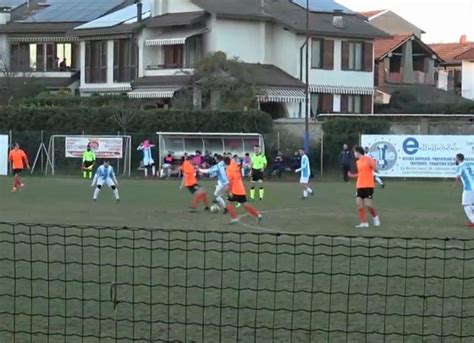 Tutto il calcio l Fbc Saronno è primo pareggia la Caronnese Il Saronno