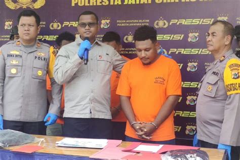 Polisi Japsel Tangkap Penjambret Pencuri Dan Penadah Motor Curian