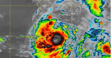 La tormenta tropical Blas evoluciona a huracán categoría 1 Luis