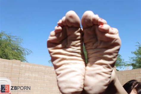 Puckered Feet ZB Porn