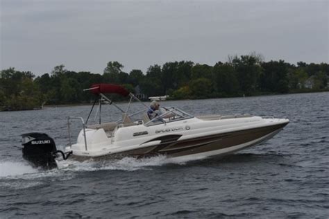 Pdb Shootout Splendor Boats 259 Sunstar Pontoon And Deck Boat Magazine