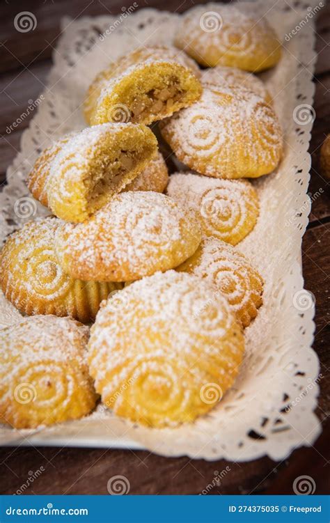 Galletas Tradicionales Del Eid Maamoul O Mamoul Con Nueces De D Tiles Y