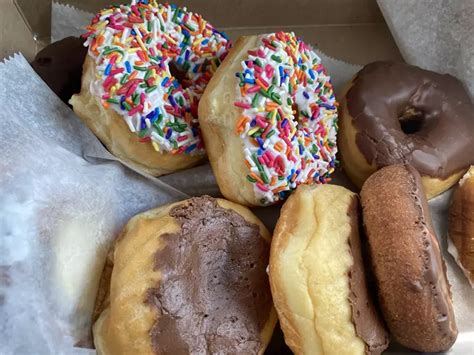 This Tiny Bakery In Michigan Has Mouth-Watering Donuts That Are ...