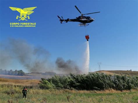 Incendi ancora fiamme in Sardegna oggi è da bollino rosso