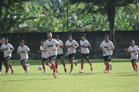 Foto Squad Persija Kembali Berlatih Jelang Putaran Kedua Liga 1