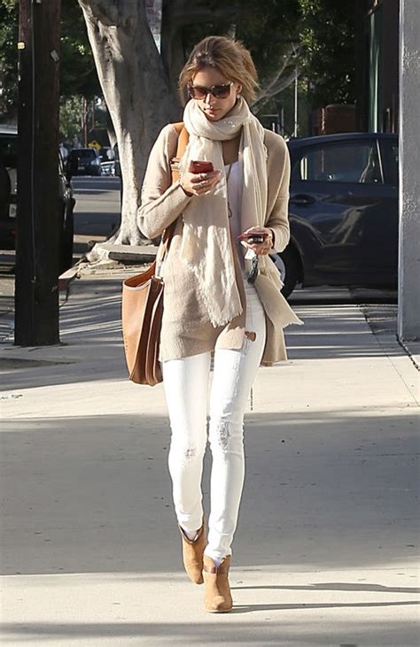 Chic Ways To Wear A Scarf This Fall Artofit