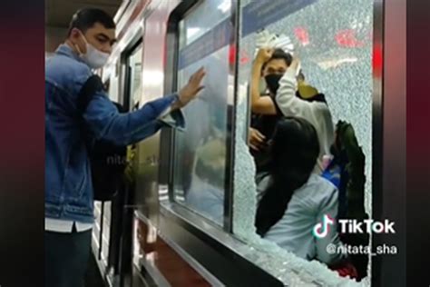 Video Viral Kaca Krl Pecah Saat Disentuh Penumpang Kai Commuter