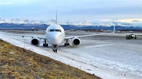 Alaska Airlines Boeing Damaged While Taxing By Mechanics Aviation A Z