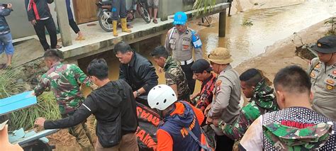 Satu Persatu Korban Bencana Tanah Longsor Di Serasan Berhasil