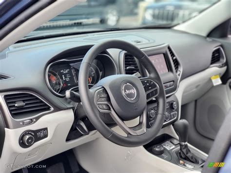 2021 Jeep Cherokee Latitude Lux 4x4 Ski Gray Black Dashboard Photo 139680133