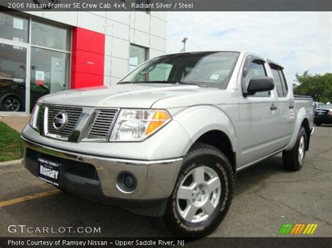 Radiant Silver 2006 Nissan Frontier Se Crew Cab 4x4 Steel Interior